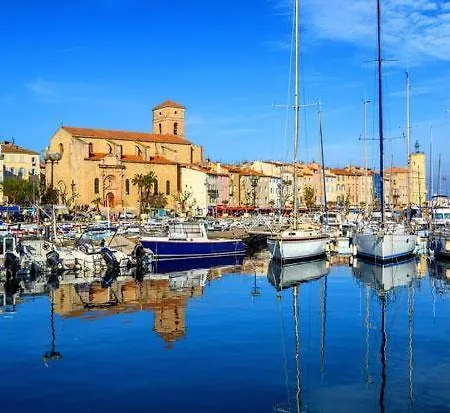 Avec Terrasse Dans Maison Individuelle Apartment *